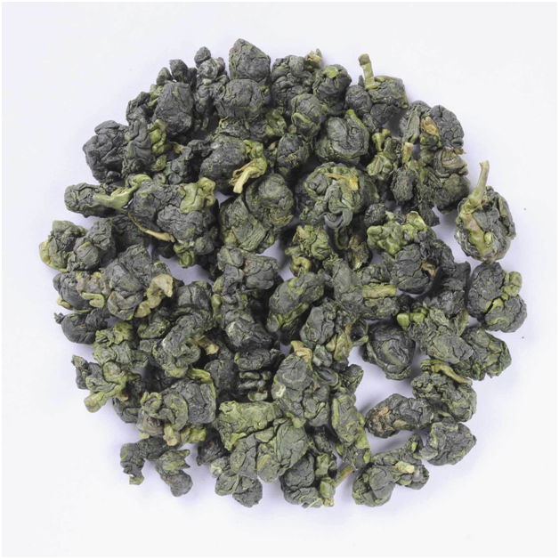 Trời mưa pha ấm trà Oolong dệt hương Sen Hoàng Yến để thưởng thức